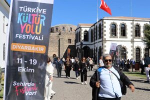 diyarbakir kultur yolu festivali ikinci gununde yogun ilgiyle devam ediyor dvVC2hGD.jpg