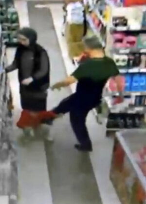 eskisehirde cocuga tekme atan sahis araniyor bHdYOkTO.jpg