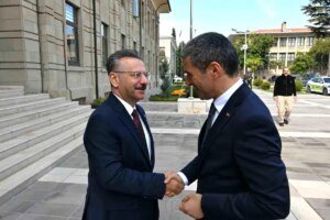 usak valisi aktas eskisehirde vali aksoyu ziyaret etti GeTSRMGa.jpg